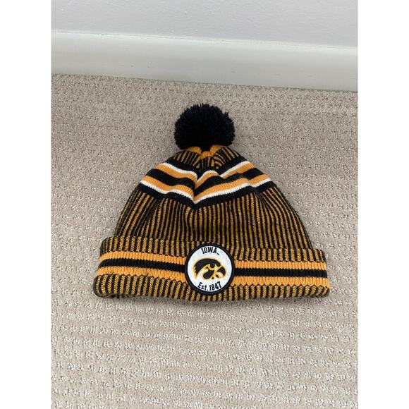 Iowa Hawkeyes New Era Winter Hat/Cuffed Beanie Black/Gray Pom One Size - Picture 1 of 6